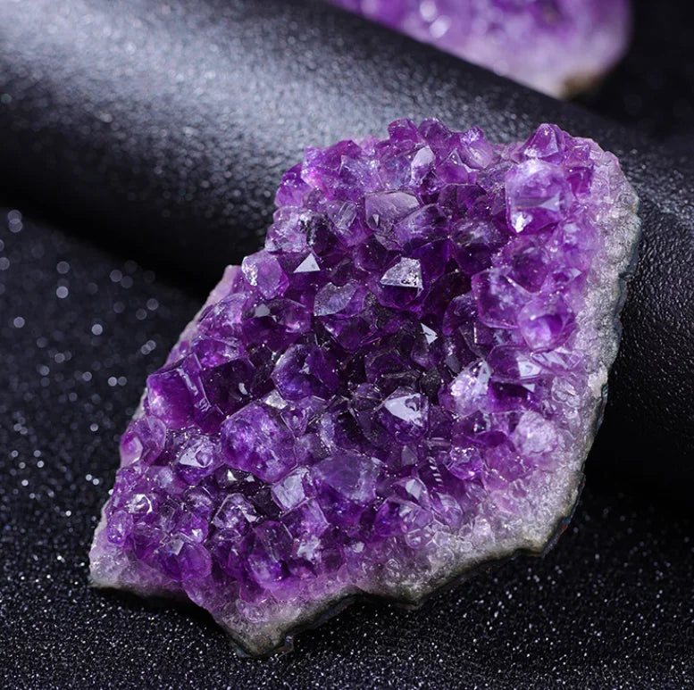 10-70g 30-50mm Amethyst Geode Natural Crystal Quartz Stone Wand Point Energy Healing Mineral Stone Rock Home Decor Geode