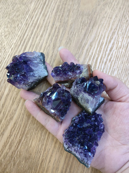 10-70g 30-50mm Amethyst Geode Natural Crystal Quartz Stone Wand Point Energy Healing Mineral Stone Rock Home Decor Geode