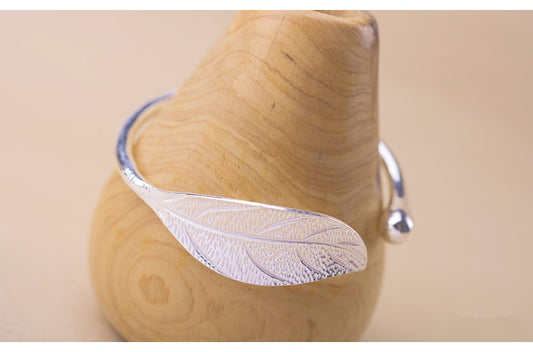 Stunning Silver Leaf Charm Bracelet